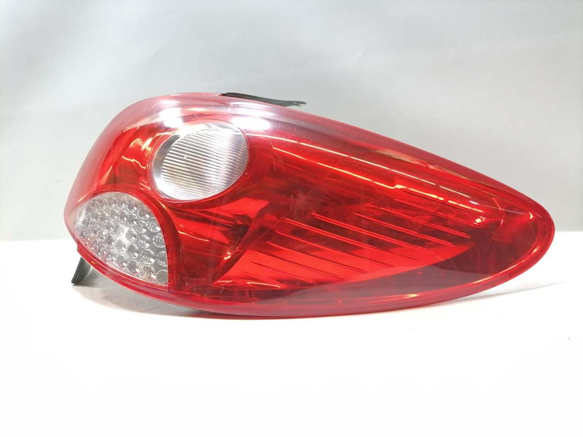Peugeot 2006+ original Rücklicht Rückleuchte Schlussleuchte rechts Bj.2010